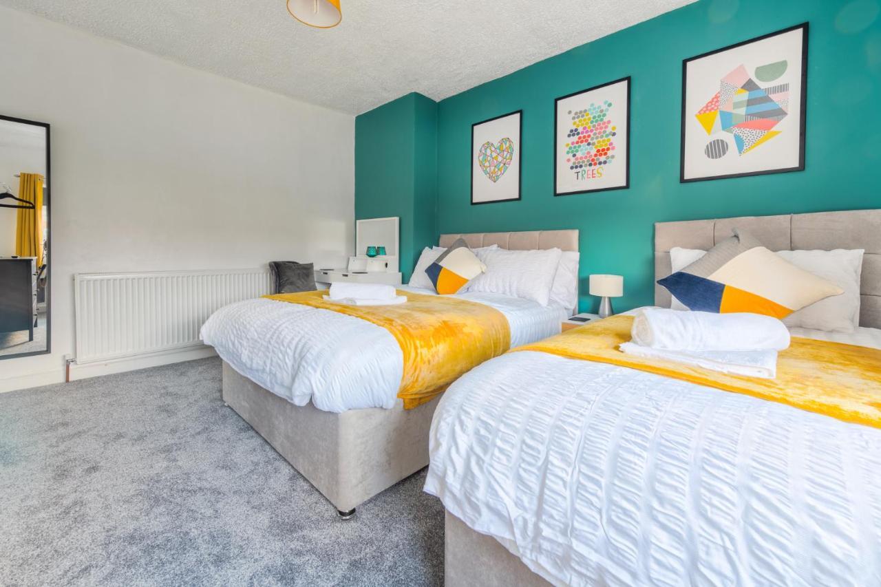 Rookwood House - Spacious Home With Free Parking - Short Stay Leeds Лидс Экстерьер фото