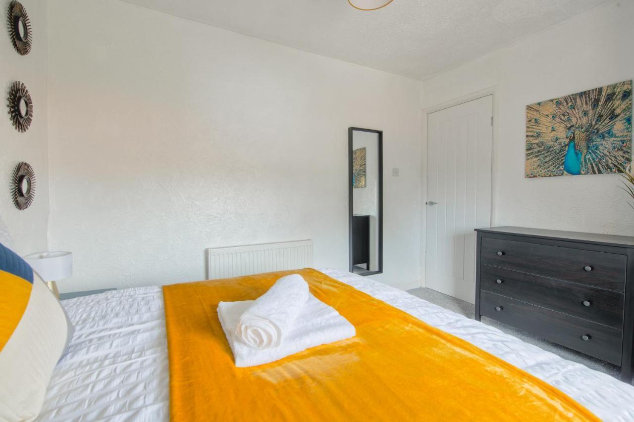 Rookwood House - Spacious Home With Free Parking - Short Stay Leeds Лидс Экстерьер фото