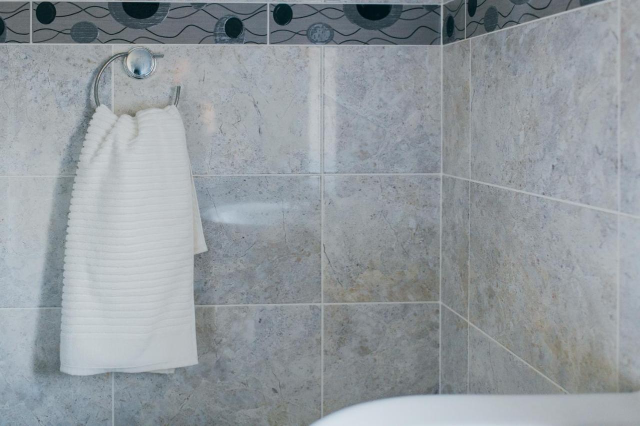 Rookwood House - Spacious Home With Free Parking - Short Stay Leeds Лидс Экстерьер фото