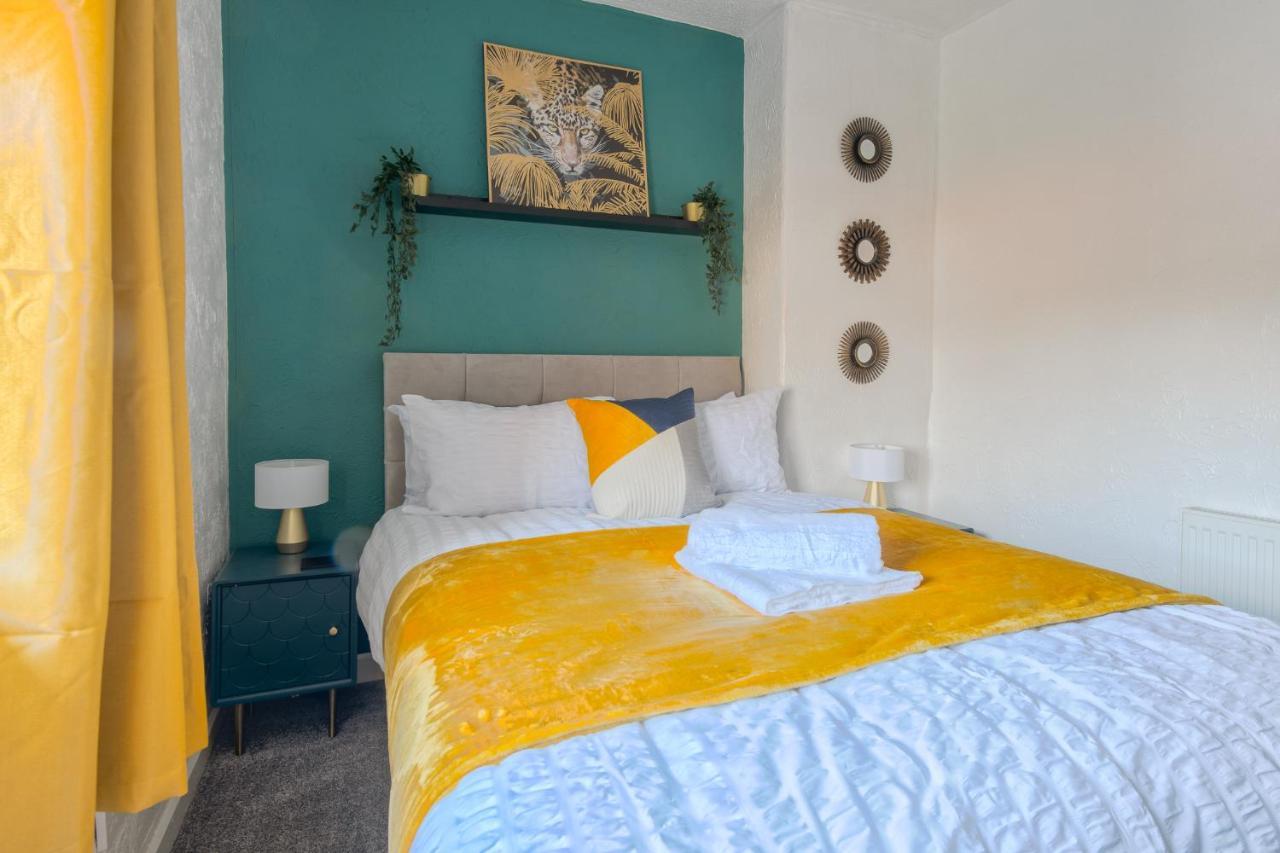 Rookwood House - Spacious Home With Free Parking - Short Stay Leeds Лидс Экстерьер фото